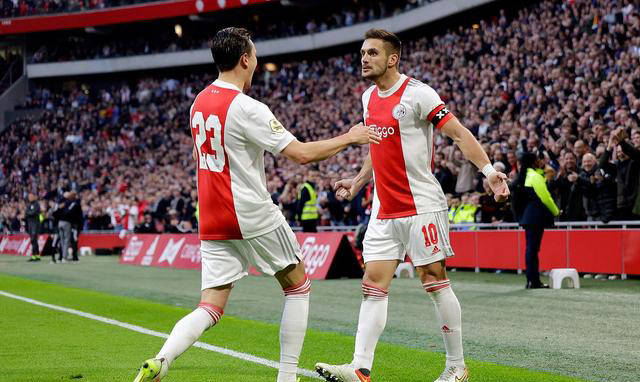 包含加时末段突围战来临；阿贾克斯围绕法国杯刷新队史纪录；悬念犹存；轮换策略成焦点的词条